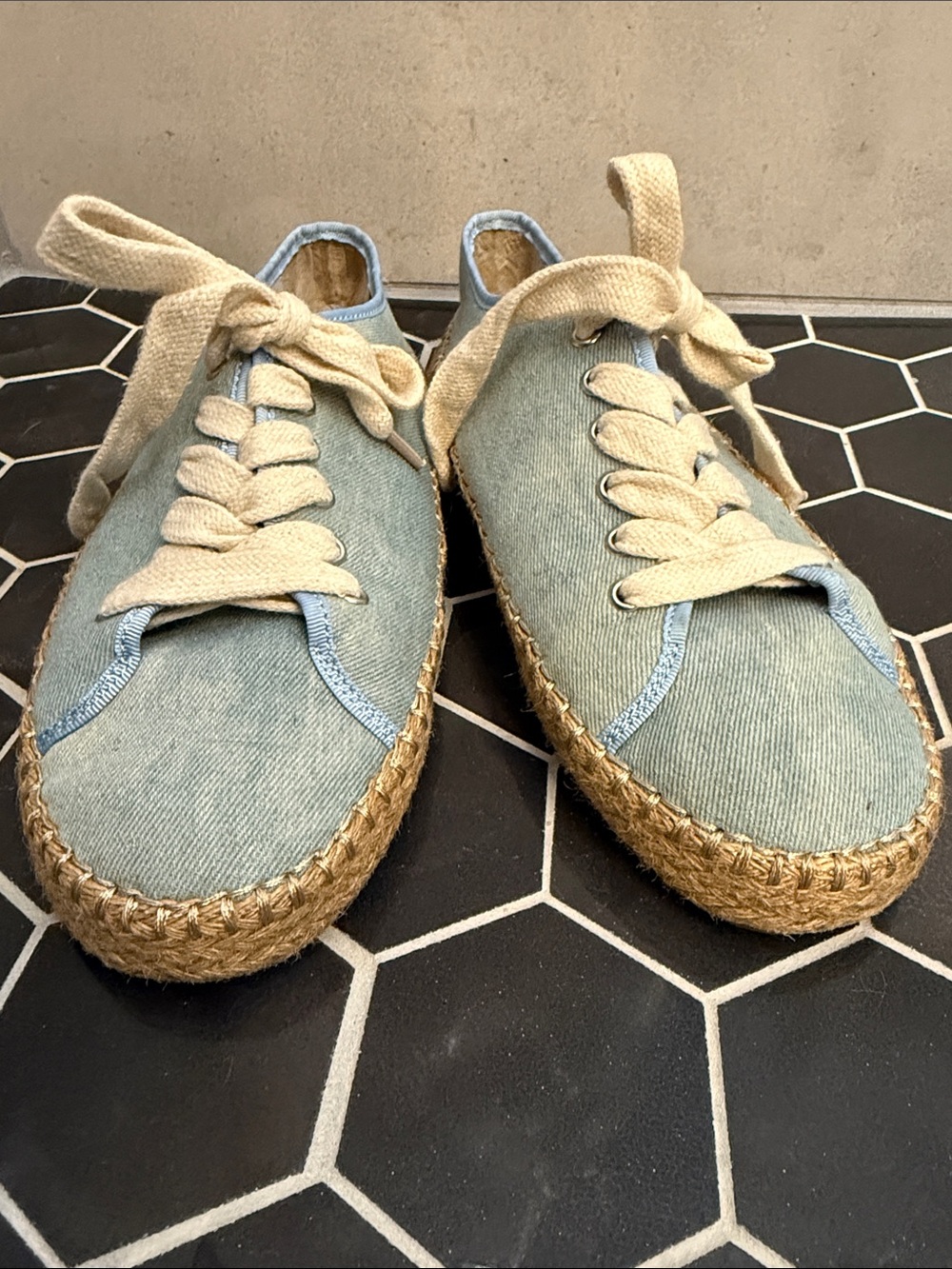 EMU Australia Denim Espadrille Closed Toe Sneakers Light Blue Canvas Lace Up